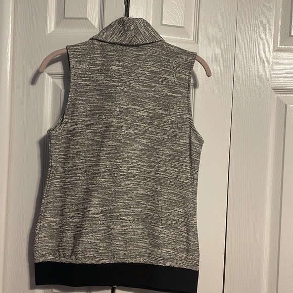 NWT New York & Company asymmetrical zipper sleeveless sweater vest size XS - Picture 9 of 9